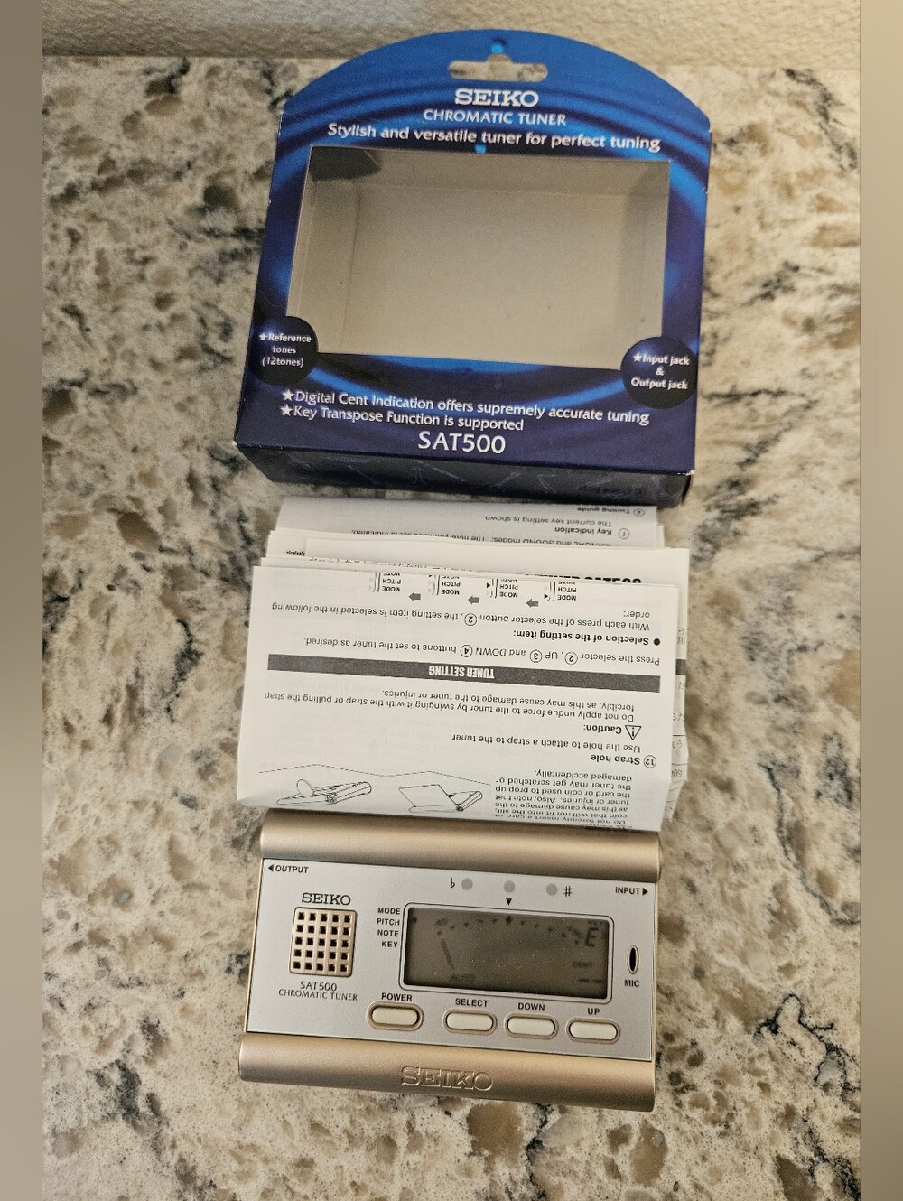 Seiko Chromatic Tuner SAT500 - Open Box - Works - With Batteries & Instructions